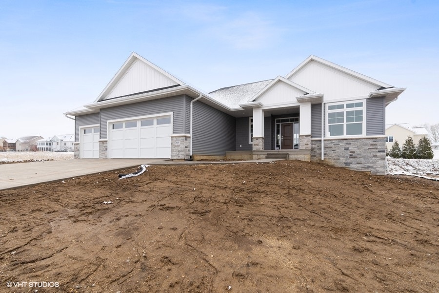 01_90016thAveSW_2001_LowRes